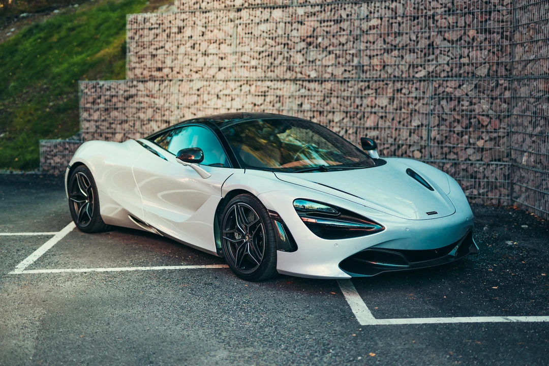 2017 McLaren 720S - Image 8 of 31
