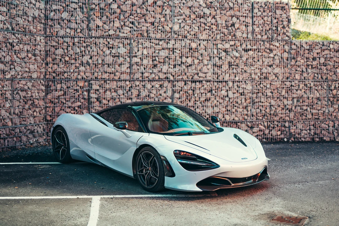 2017 McLaren 720S - Image 2 of 31