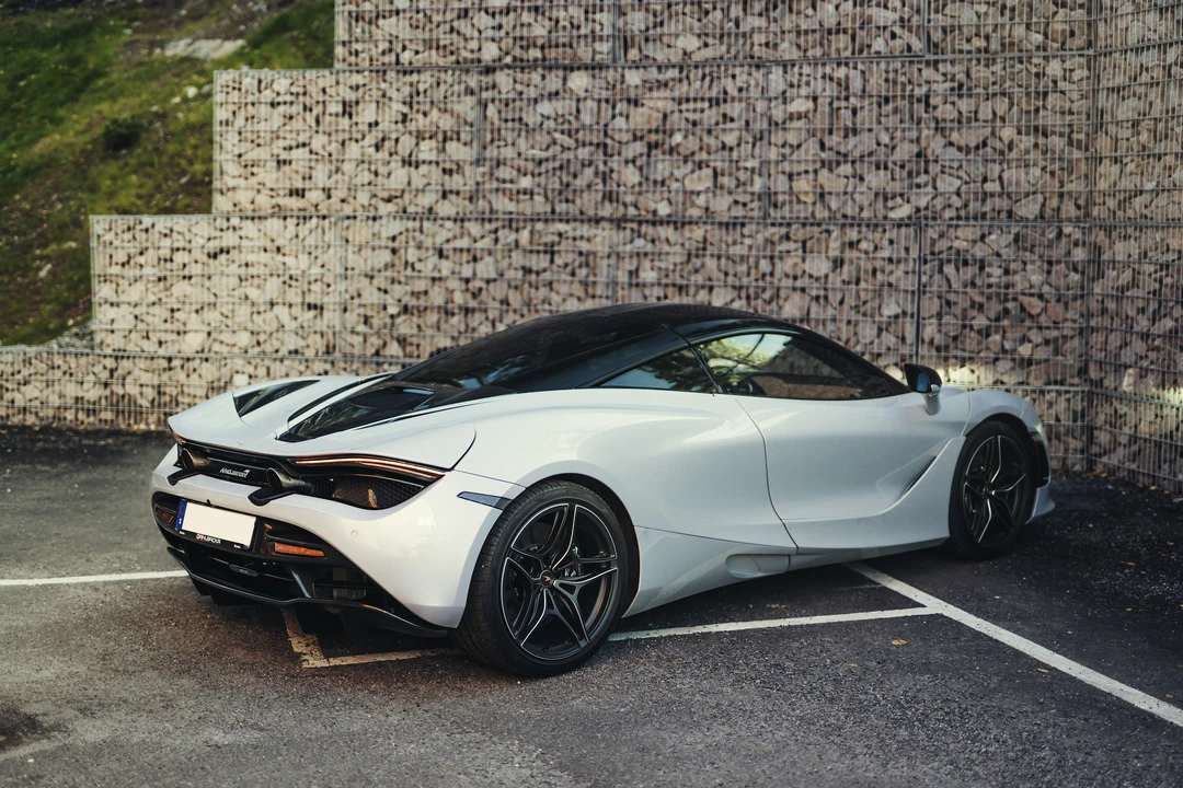 2017 McLaren 720S - Image 9 of 31