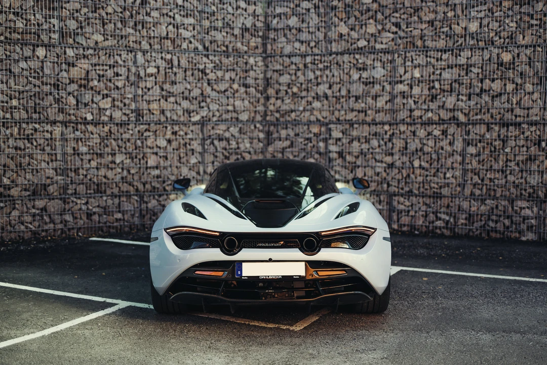 2017 McLaren 720S - Image 12 of 31