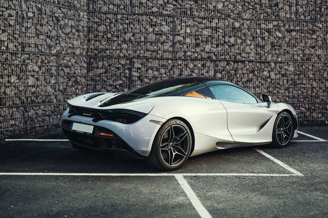 2017 McLaren 720S - Image 13 of 31