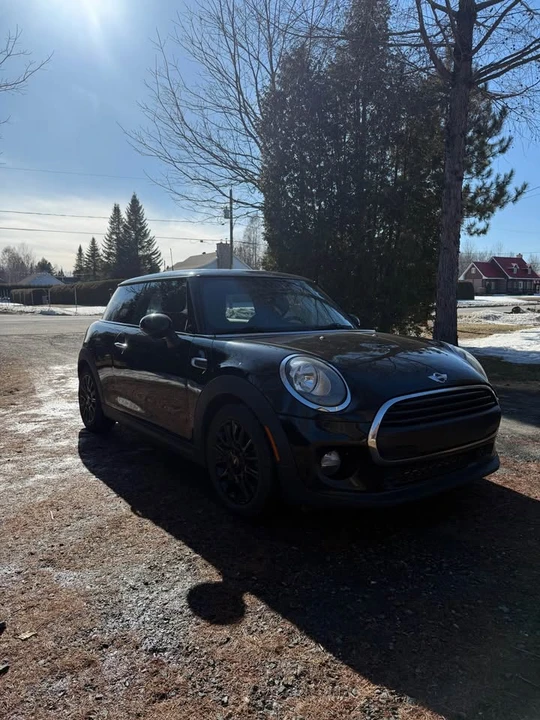 2017 Mini Mini 3rd Gen - Image 2 of 5