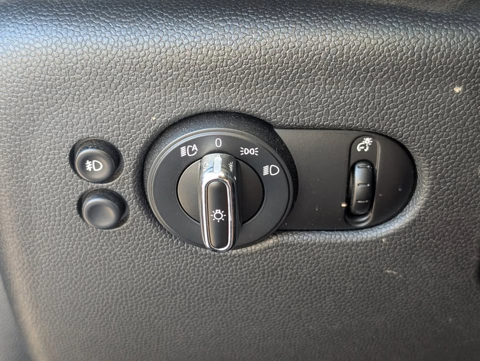 2017 Mini Mini Cooper S 3rd Gen - Image 6 of 12