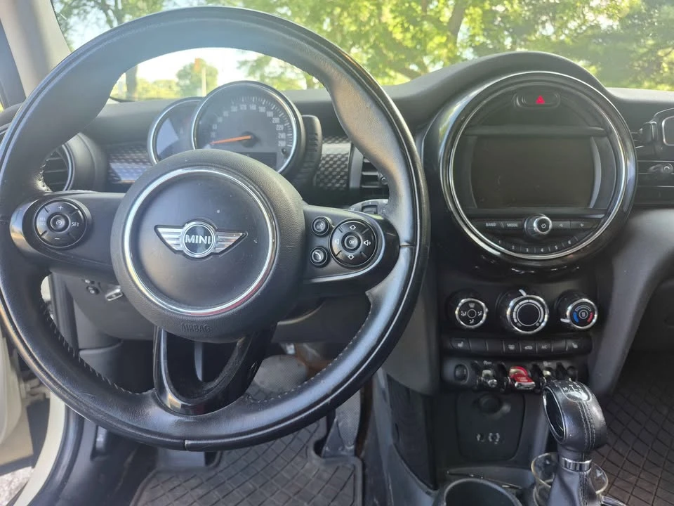 2017 Mini Mini Cooper S 3rd Gen - Image 4 of 7