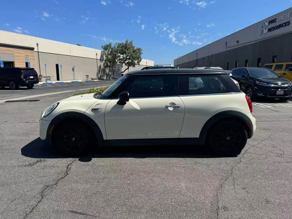 2017 Mini Modern Mini - Image 3 of 9