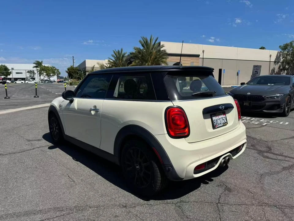 2017 Mini Modern Mini - Image 2 of 9