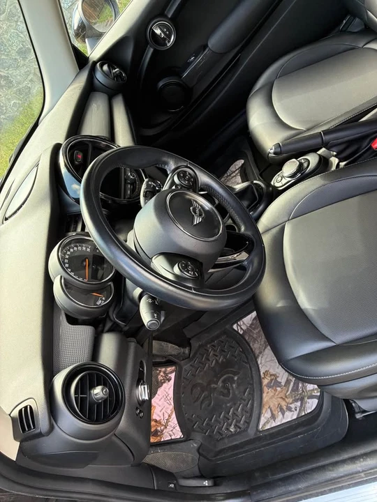 2017 Mini Mini 3rd Gen - Image 4 of 8