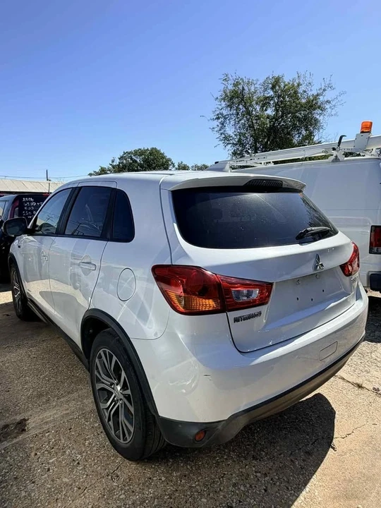 2017 Mitsubishi Outlander - Image 6 of 8