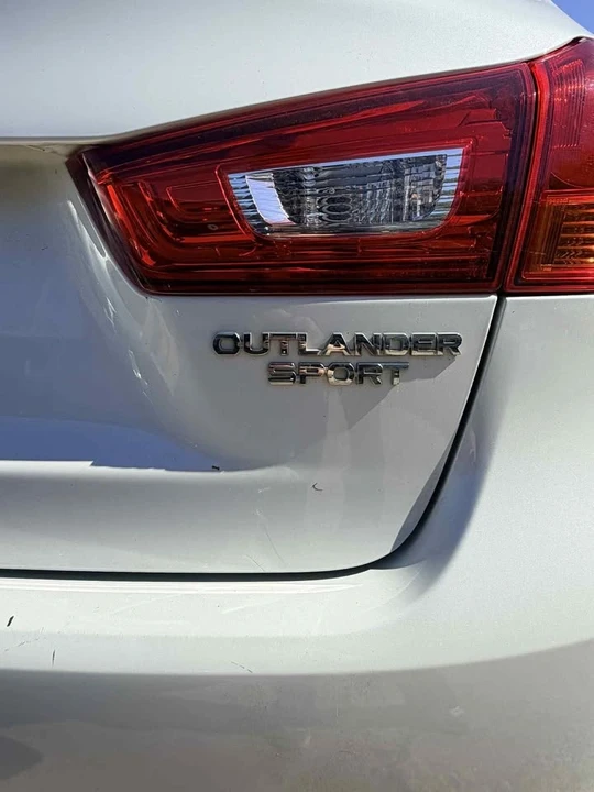 2017 Mitsubishi Outlander - Image 3 of 8