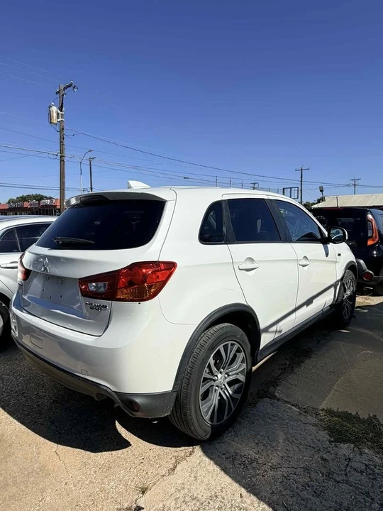2017 Mitsubishi Outlander - Image 7 of 8
