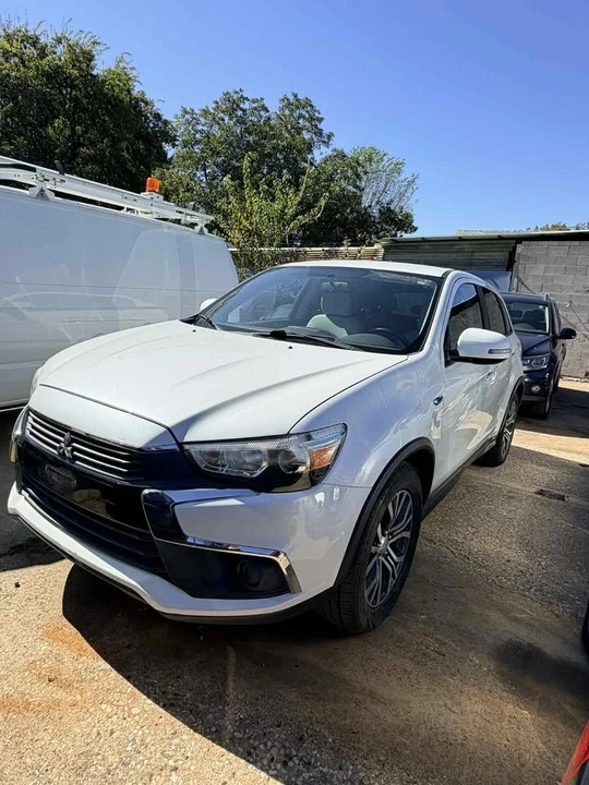 2017 Mitsubishi Outlander - Image 8 of 8