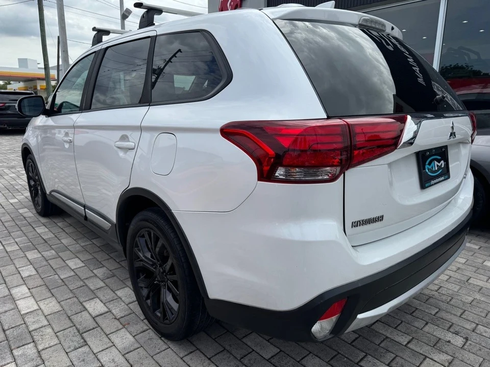 2017 Mitsubishi Outlander - Image 6 of 21