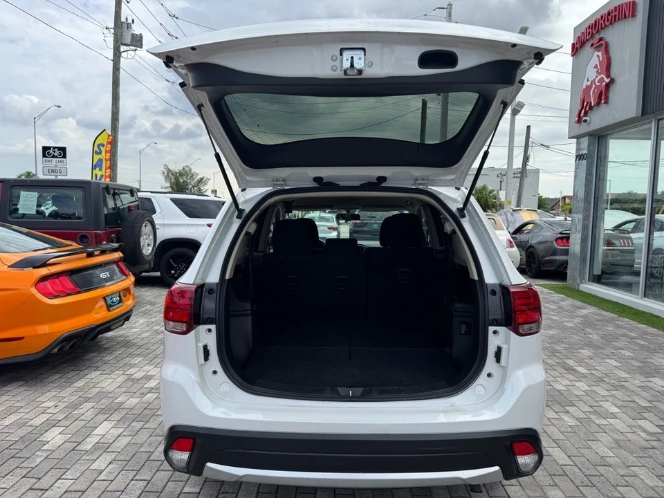 2017 Mitsubishi Outlander - Image 8 of 21