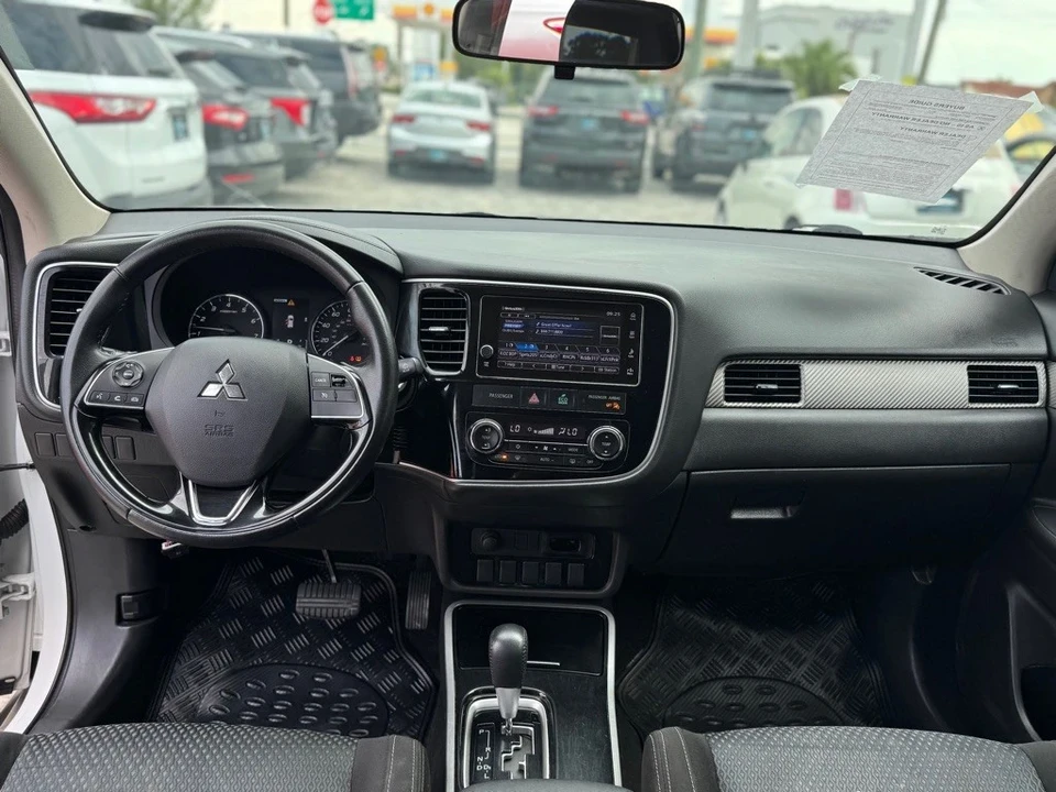 2017 Mitsubishi Outlander - Image 13 of 21