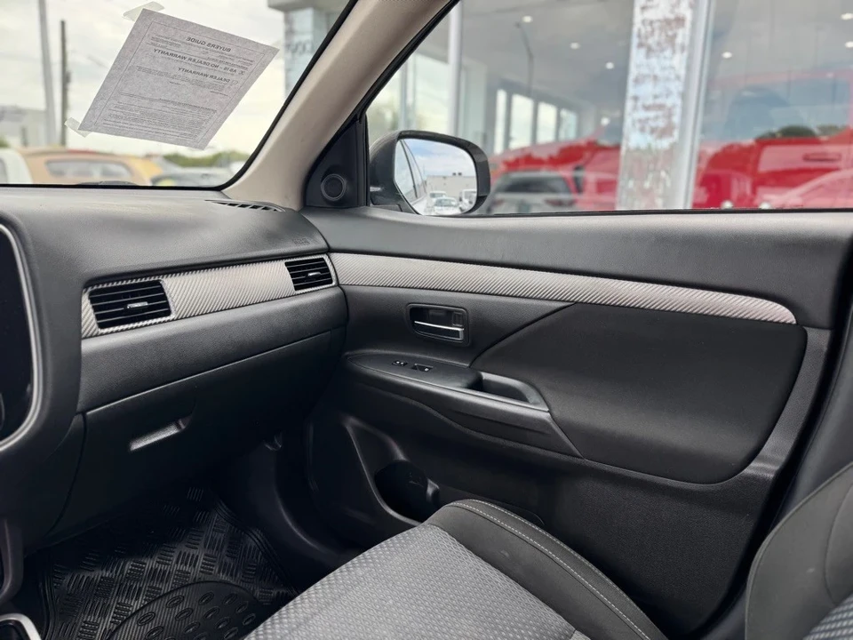 2017 Mitsubishi Outlander - Image 17 of 21