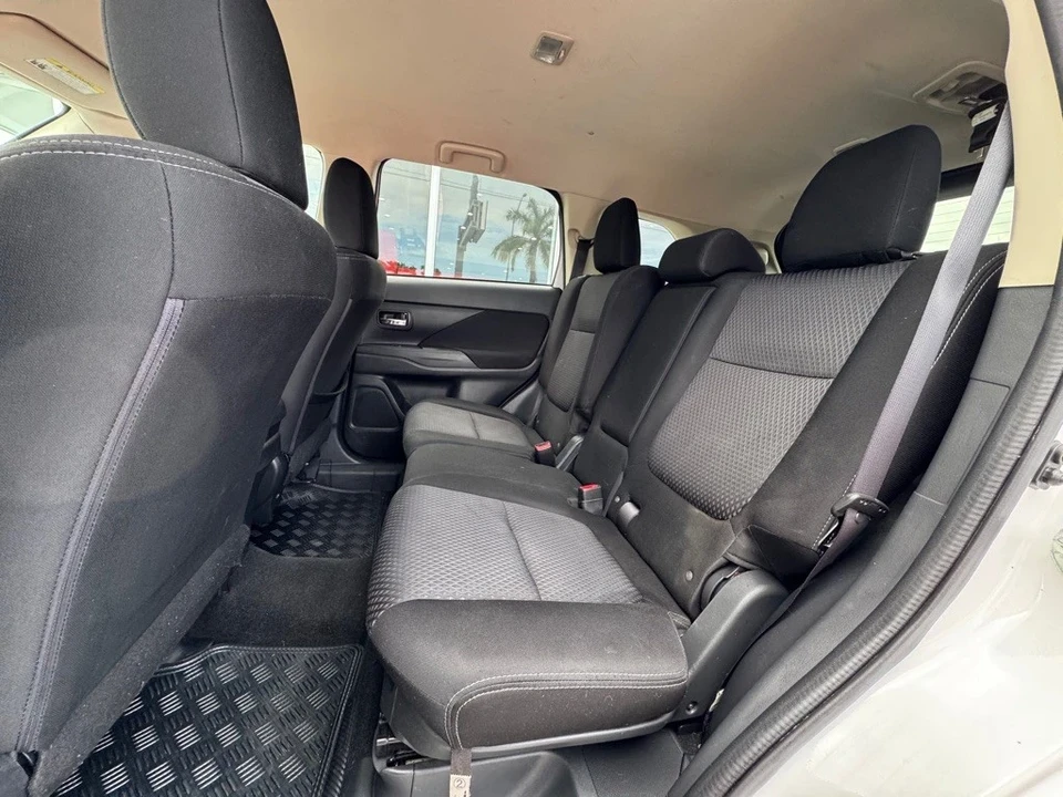 2017 Mitsubishi Outlander - Image 21 of 21