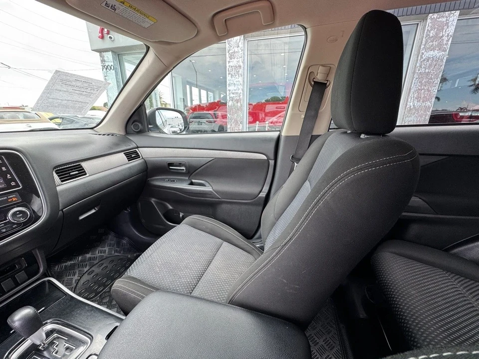 2017 Mitsubishi Outlander - Image 19 of 21