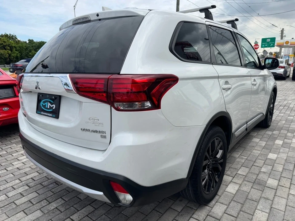 2017 Mitsubishi Outlander - Image 10 of 21