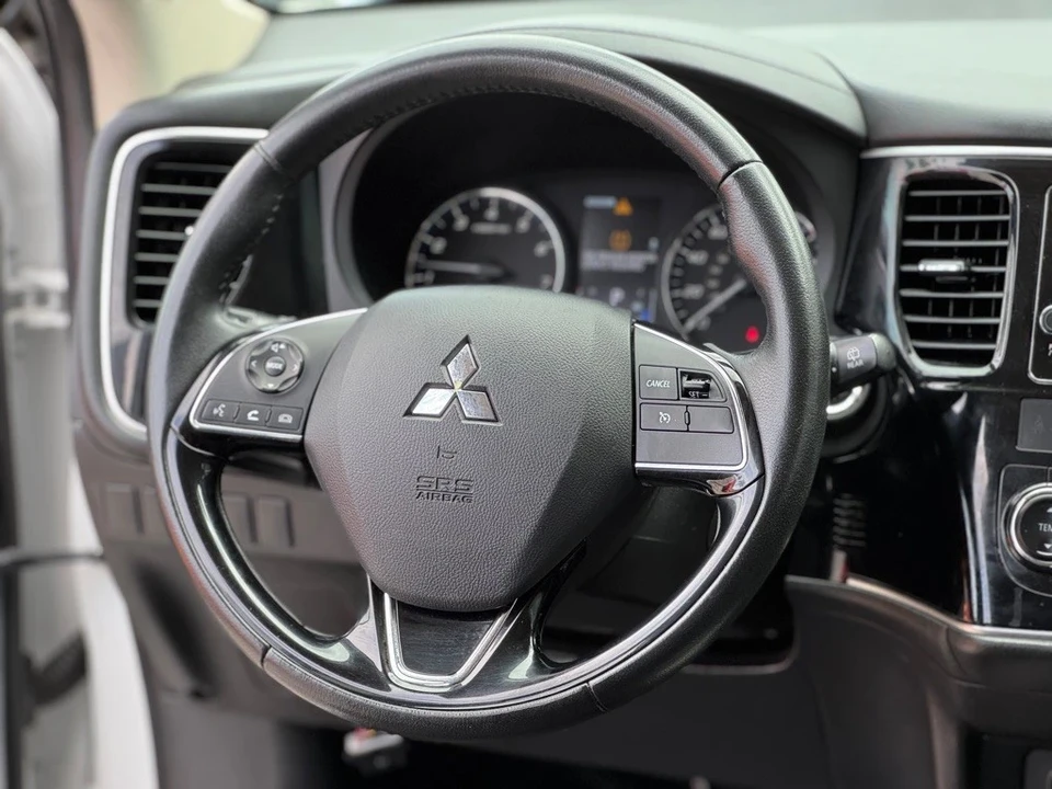 2017 Mitsubishi Outlander - Image 14 of 21