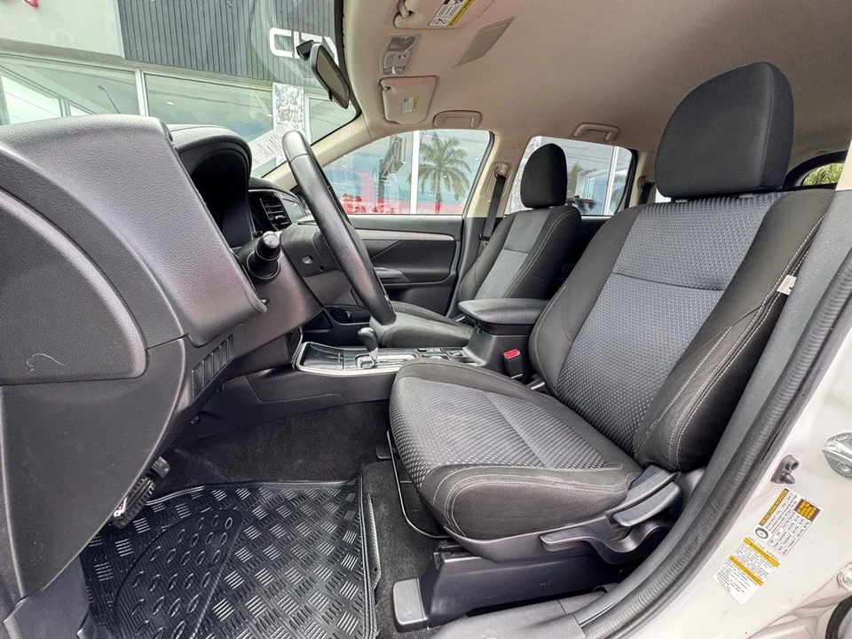 2017 Mitsubishi Outlander - Image 12 of 21