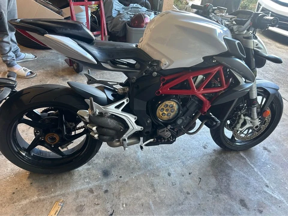 2017 MV Agusta Brutale - Image 6 of 6