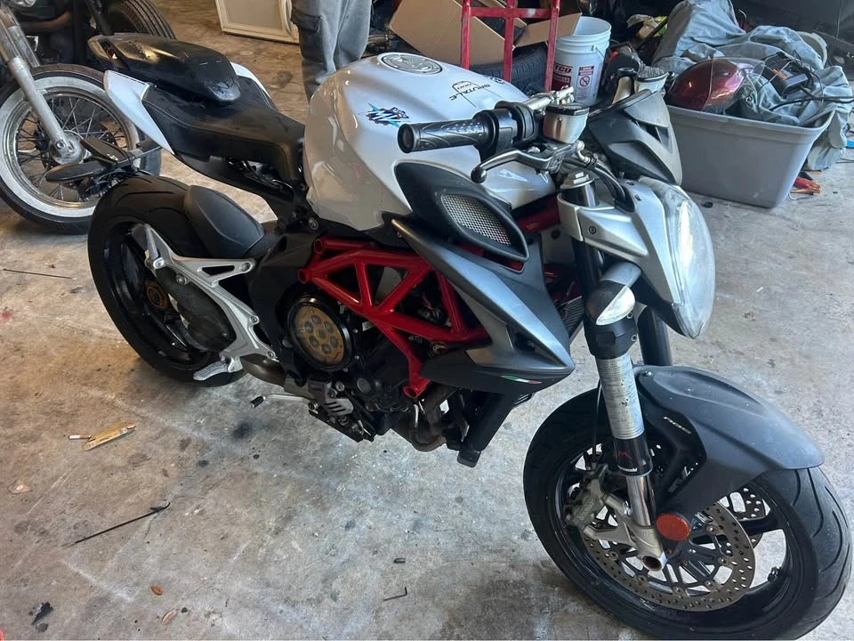 2017 MV Agusta Brutale - Image 2 of 6