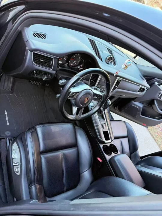 2017 Porsche Macan - Image 3 of 3