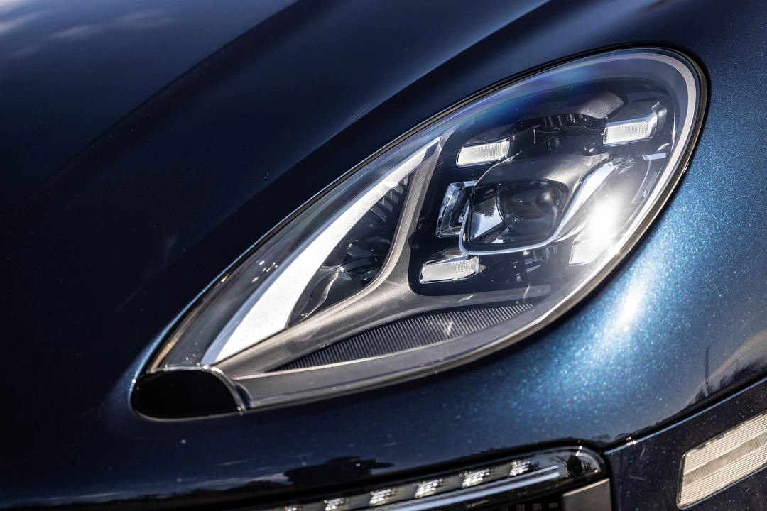 2017 Porsche Macan GTS - Image 8 of 21