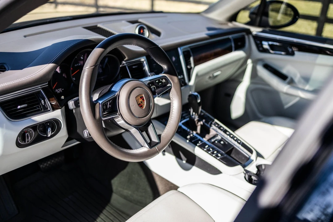 2017 Porsche Macan GTS - Image 9 of 20