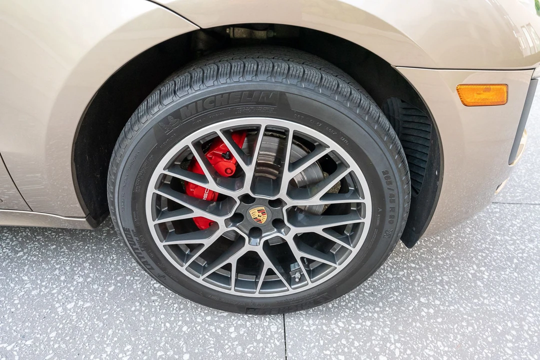 2017 Porsche Macan GTS - Image 9 of 14