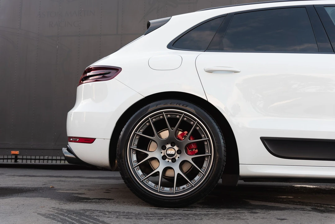 2017 Porsche Macan GTS - Image 11 of 31