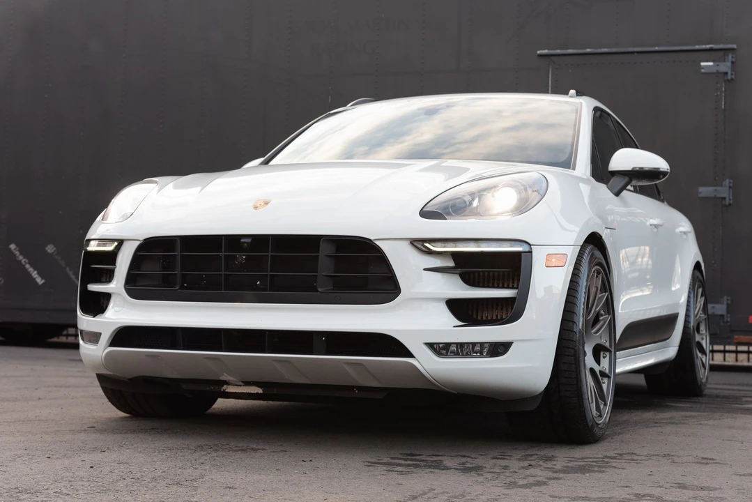 2017 Porsche Macan GTS - Image 29 of 31