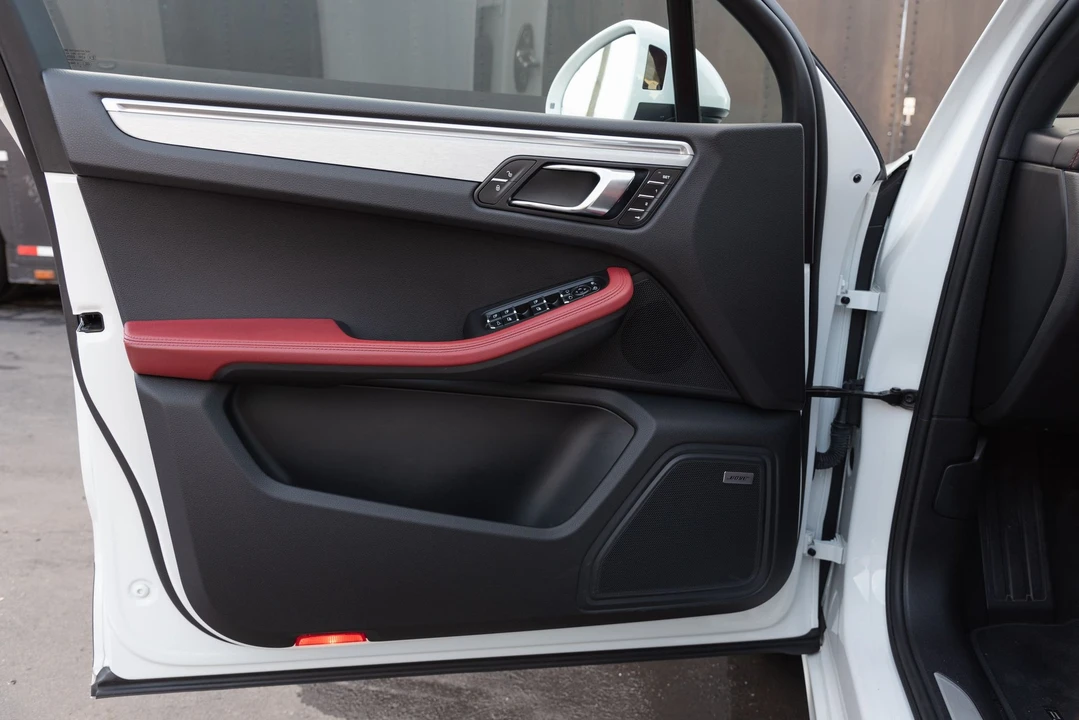 2017 Porsche Macan GTS - Image 23 of 31