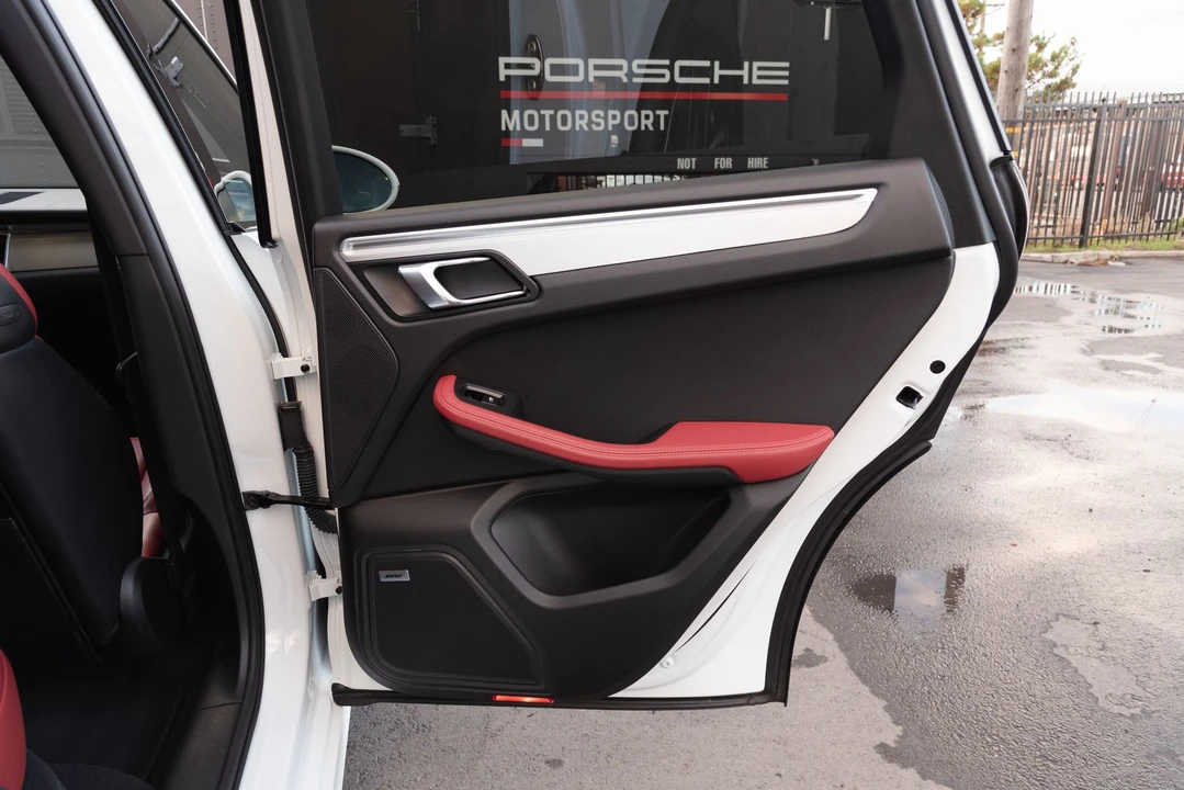 2017 Porsche Macan GTS - Image 15 of 31