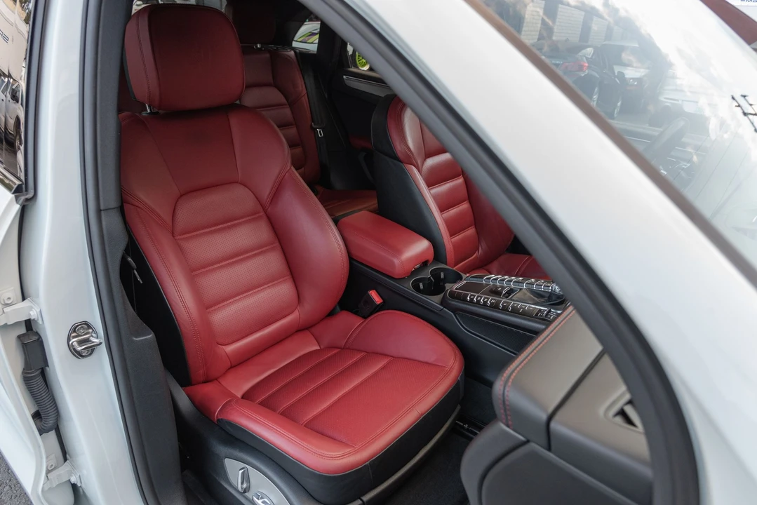 2017 Porsche Macan GTS - Image 2 of 31