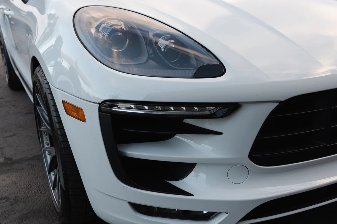 2017 Porsche Macan GTS - Image 9 of 31