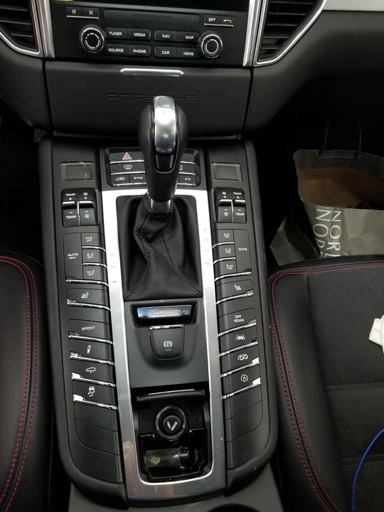 2017 Porsche Macan GTS - Image 11 of 15