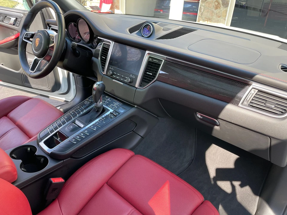 2017 Porsche Macan GTS - Image 2 of 31