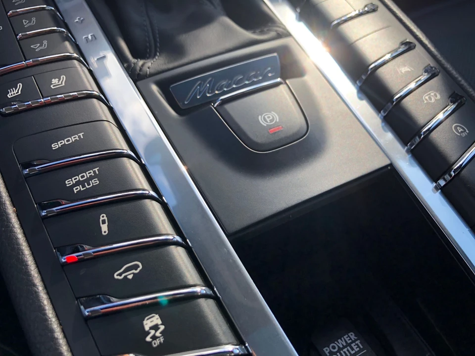 2017 Porsche Macan GTS - Image 6 of 8