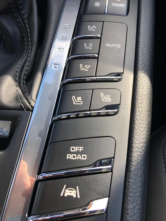 2017 Porsche Macan GTS - Image 7 of 8