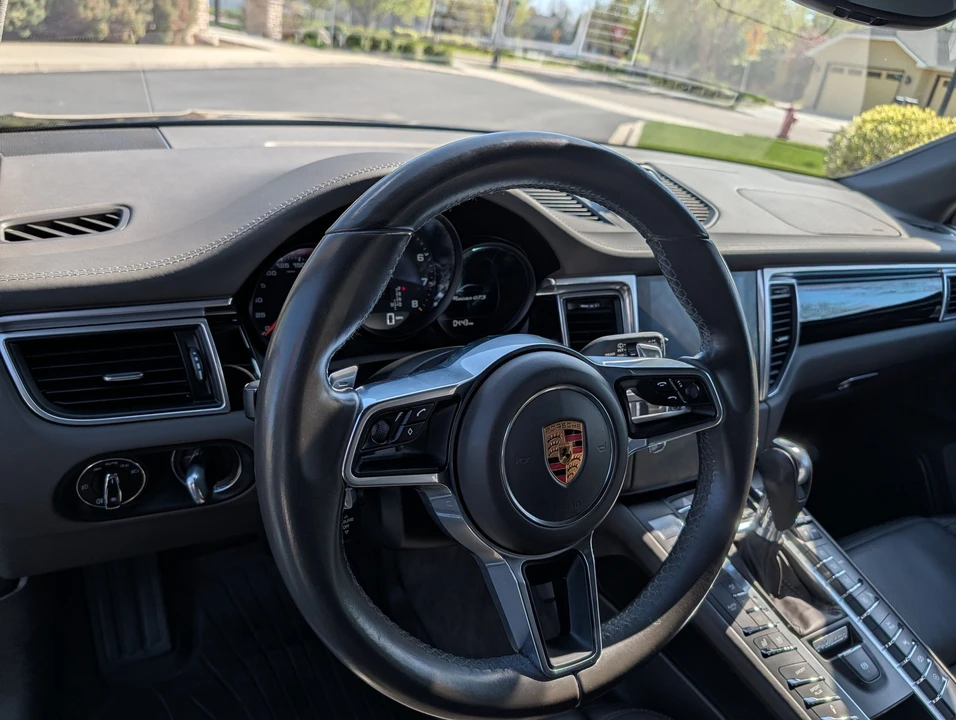 2017 Porsche Macan GTS - Image 15 of 19