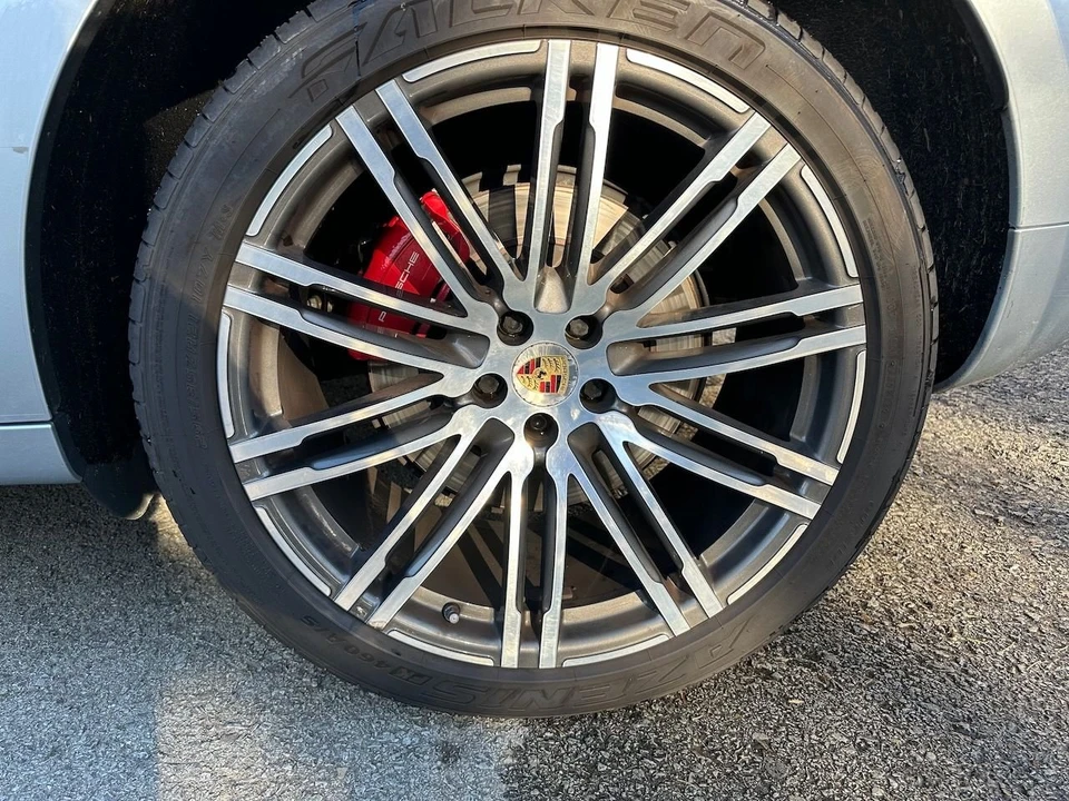 2017 Porsche Macan Turbo - Image 18 of 22
