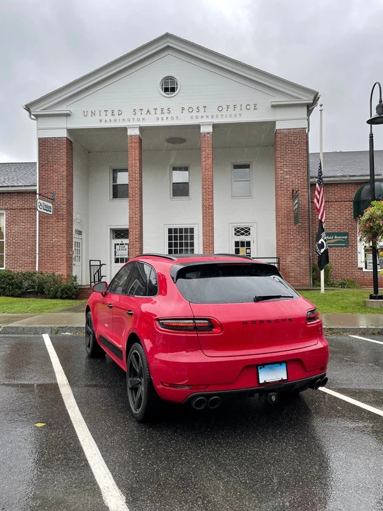 2017 Porsche Macan Turbo - Image 2 of 31