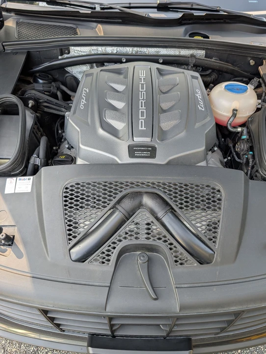 2017 Porsche Macan Turbo - Image 16 of 31