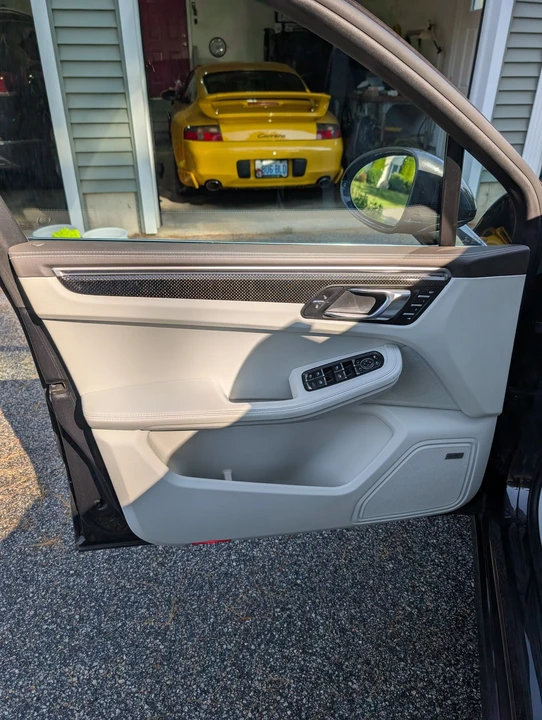 2017 Porsche Macan Turbo - Image 25 of 31