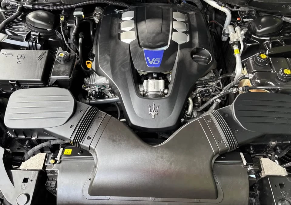 2017 Maserati Ghibli 3rd Gen - Image 9 of 19