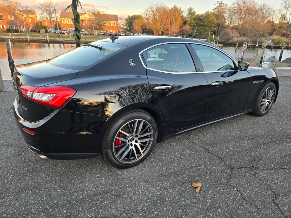 2017 Maserati Ghibli 3rd Gen - Image 24 of 31