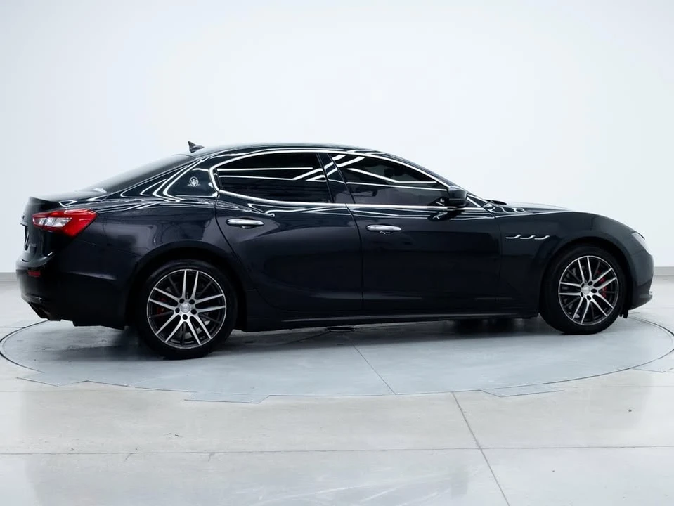 2017 Maserati Ghibli 3rd Gen - Image 11 of 20