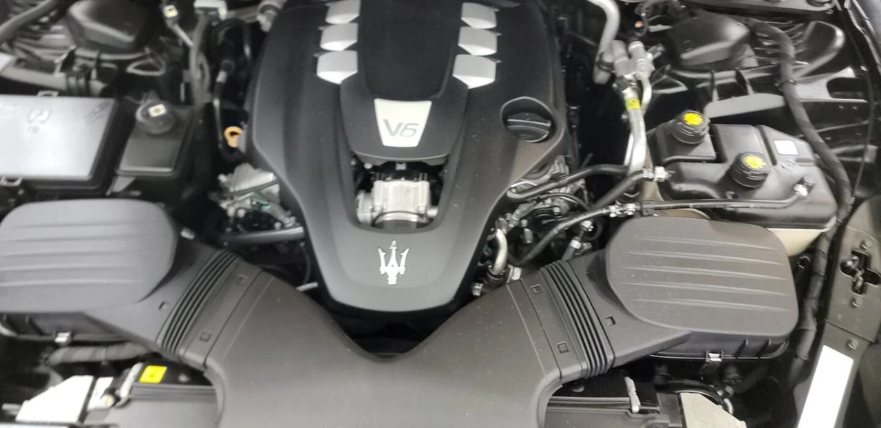2017 Maserati Ghibli 3rd Gen - Image 15 of 17