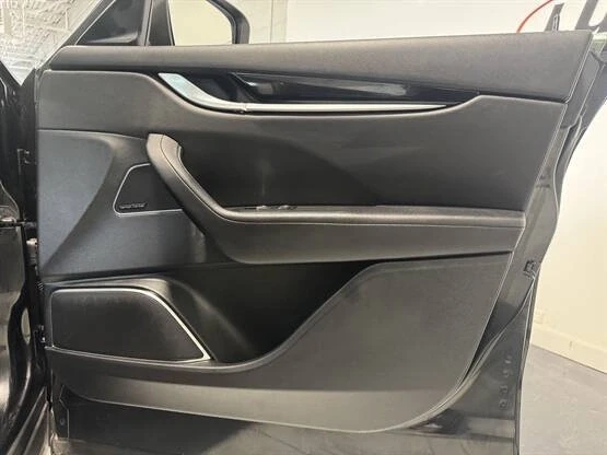 2017 Maserati Levante - Image 11 of 20